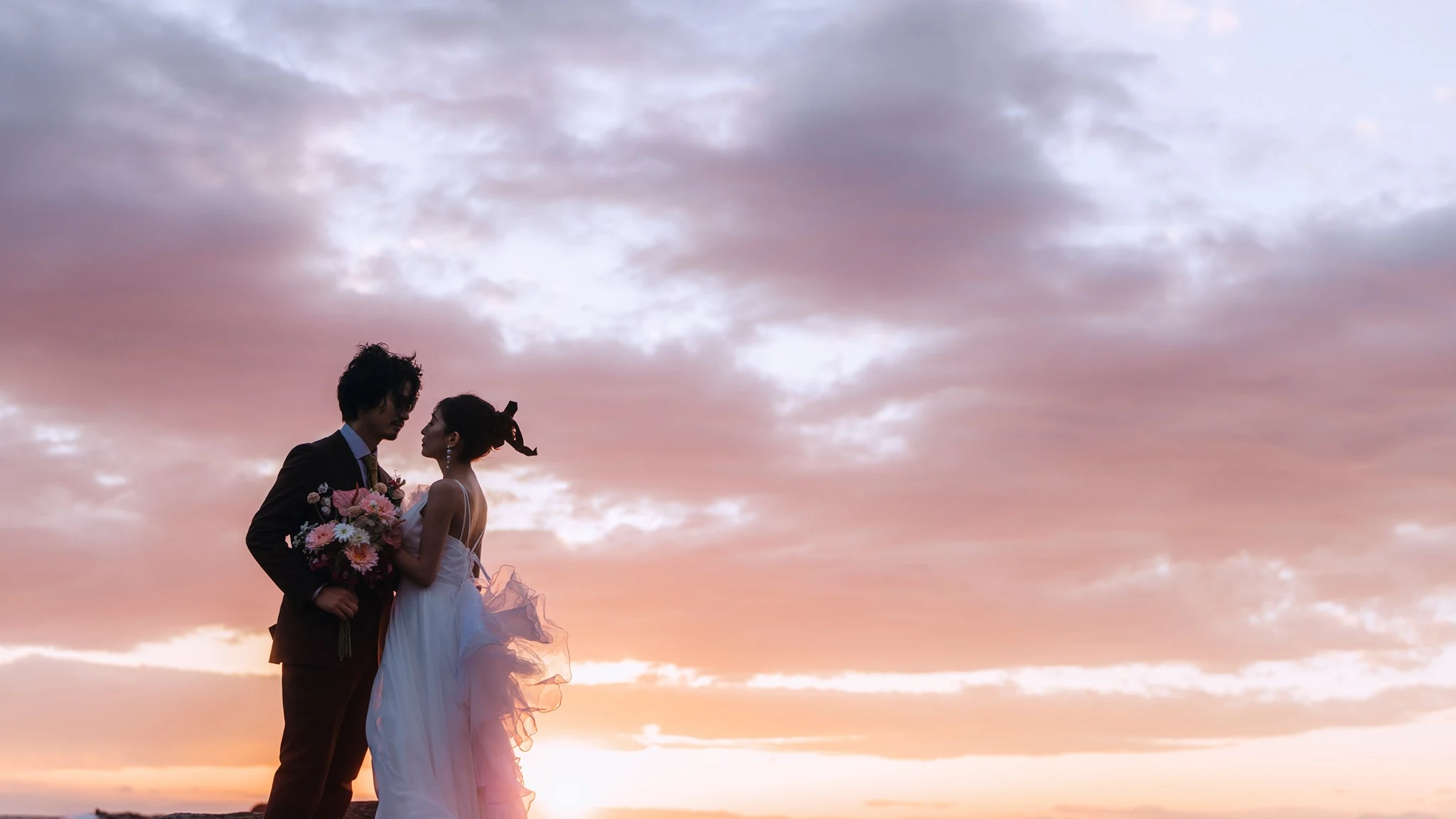 夕景のウェディングポートレート